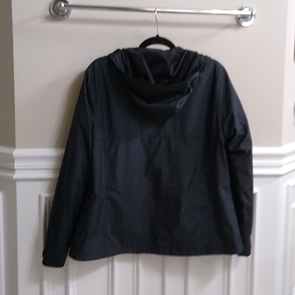 Columbia light weight black jacket with pink zipper, EUC - Picture 6 of 6